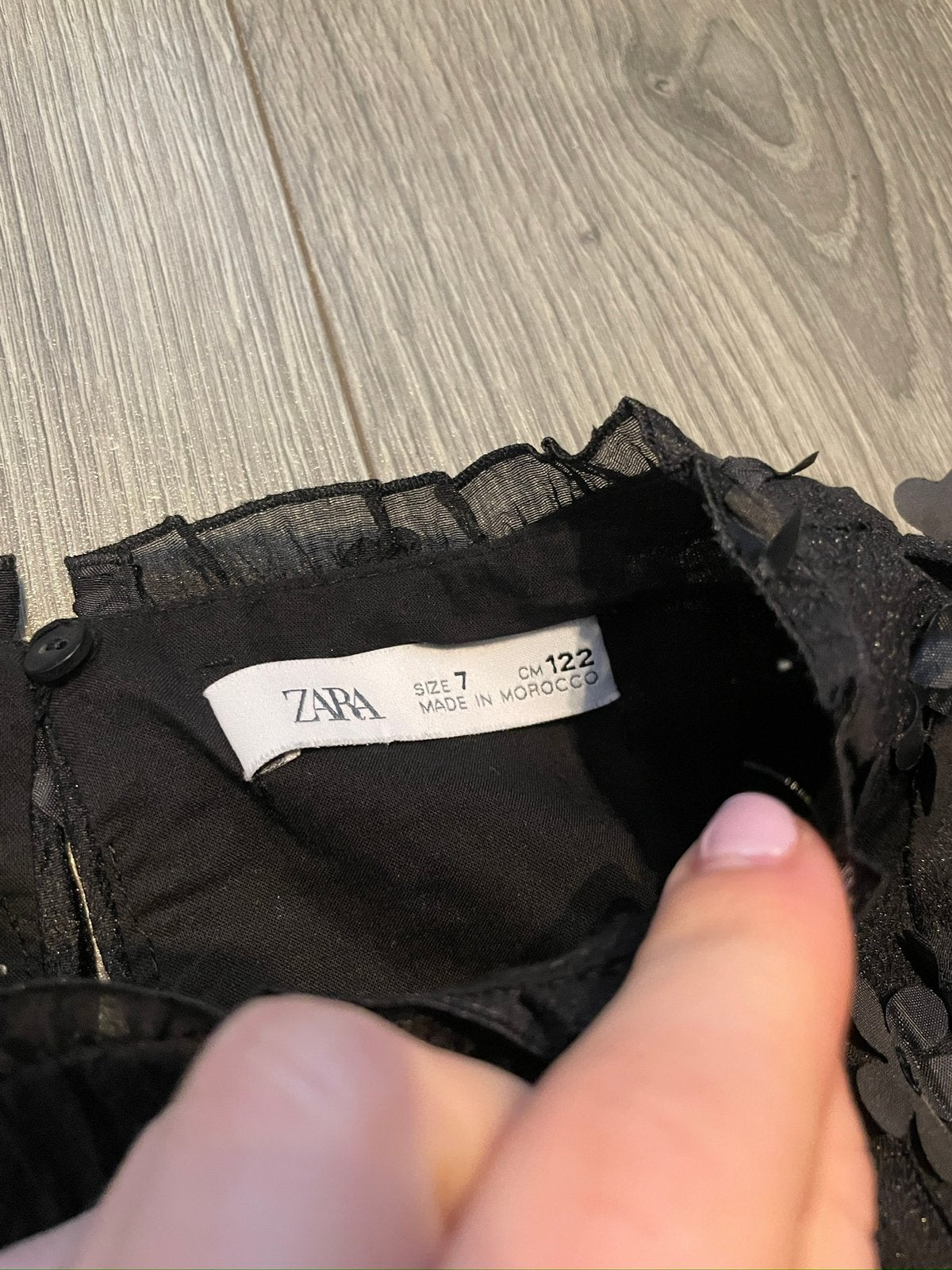 Zara kids meisjes zwarte bloemen shimmer jurk mt 122, Ophalen of Verzenden, Zo goed als nieuw, Meisje, Jurk of Rok