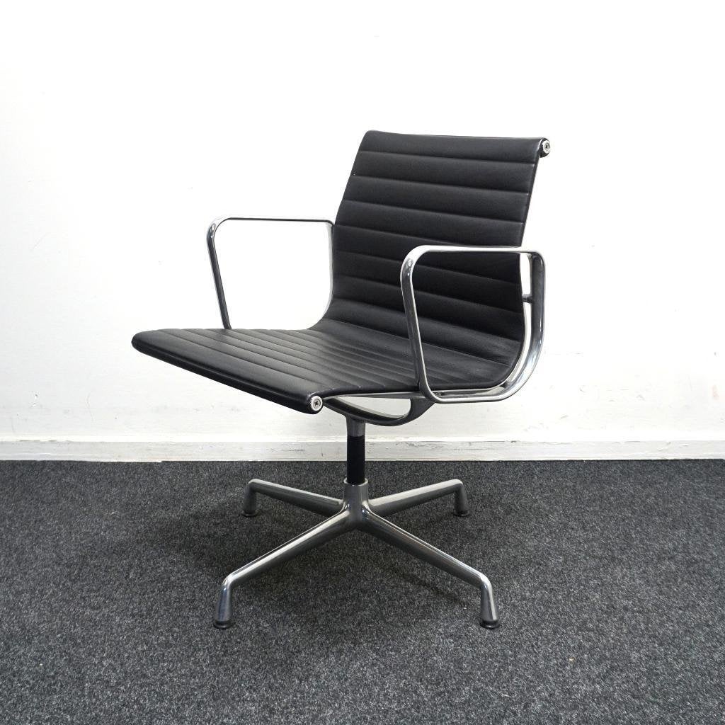 Vitra Eames EA108 Design Vergaderstoel |Zwart Leer|Aluminium, Huis en Inrichting, Gebruikt, -, Zwart, -