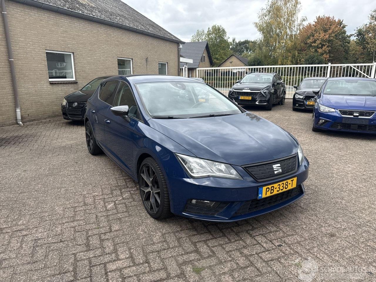 SEAT Leon 1.0 EcoTSI St.BnsI. REST BPM €400,-! (bj 2017), Auto diversen, Schadeauto's, Blauw, Handgeschakeld, Service@seat.de