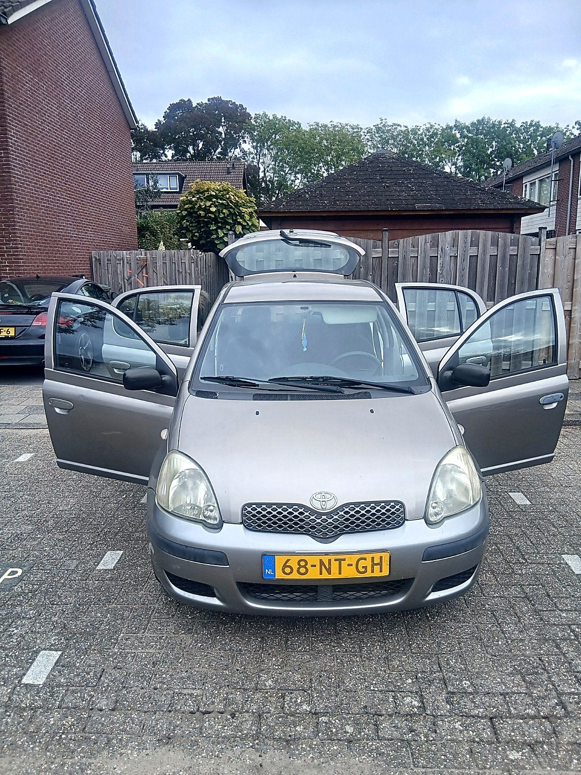 Foto 4 van Toyota Yaris 1.3 87pk zuinige, lage 143000km!
