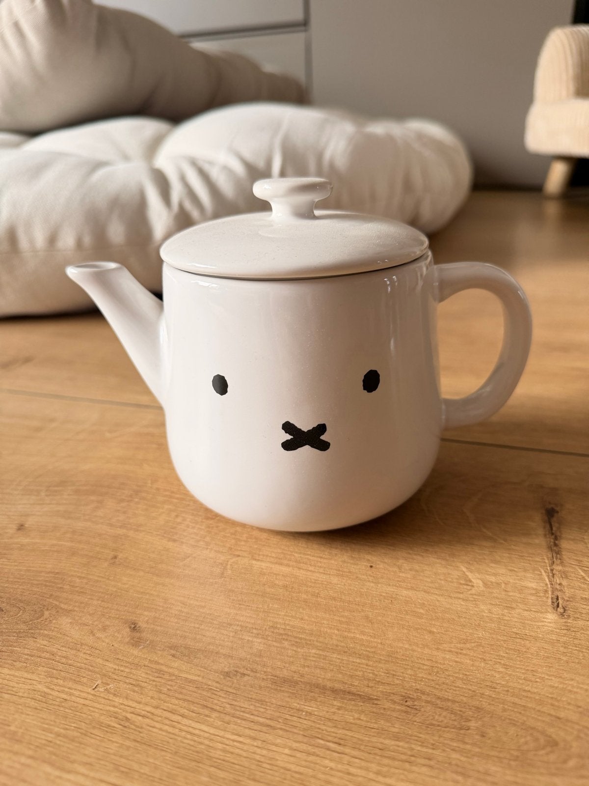 Nijntje theepot - Wit keramiek, Theepot/fluitketel, Ophalen of Verzenden, Zo goed als nieuw, Steen/keramiek