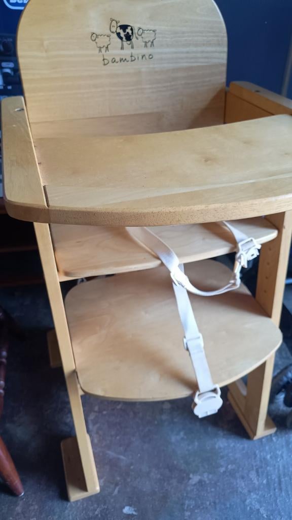 Houten meegroeistoel 'Bambino' met gordel en eetblad, Kinderen en Baby's, Kinderstoelen, Ophalen, Gebruikt, Meegroeistoel, Gordel(s)