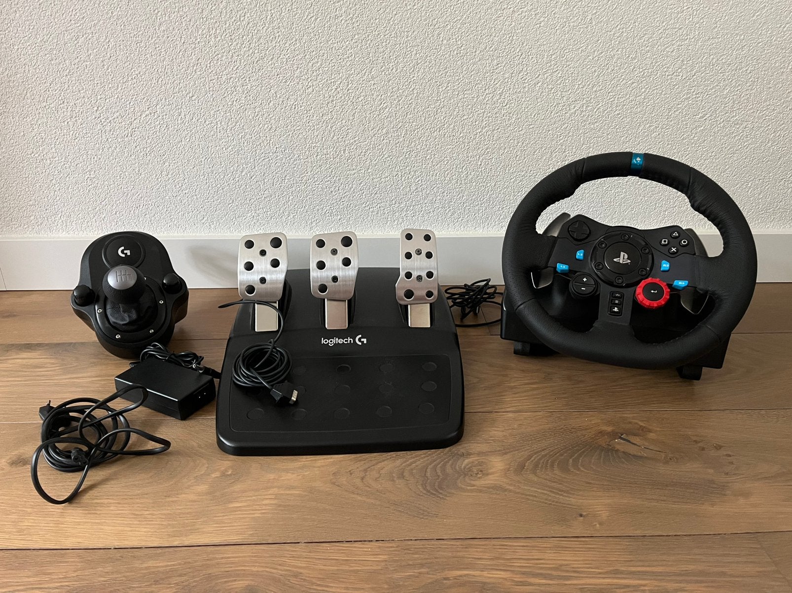 Logitech G29 Stuur, Pedalen & Shifter voor PS5/PS4/Pc, Spelcomputers en Games, Spelcomputers | Overige Accessoires, Zo goed als nieuw