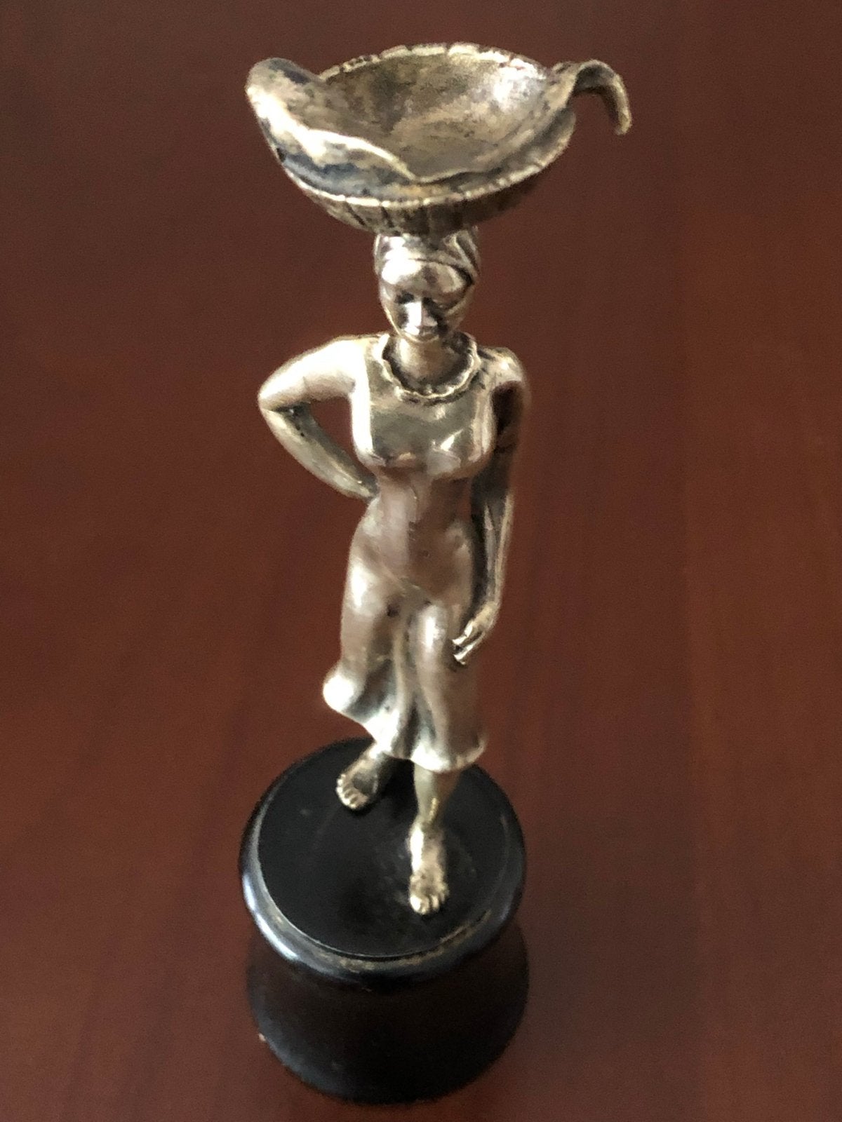Zilver Antilliaans vrouwtje met vis op hoofd, 13.5 cm, Zilver, Minder dan 20 cm, Ophalen of Verzenden, Op sokkel