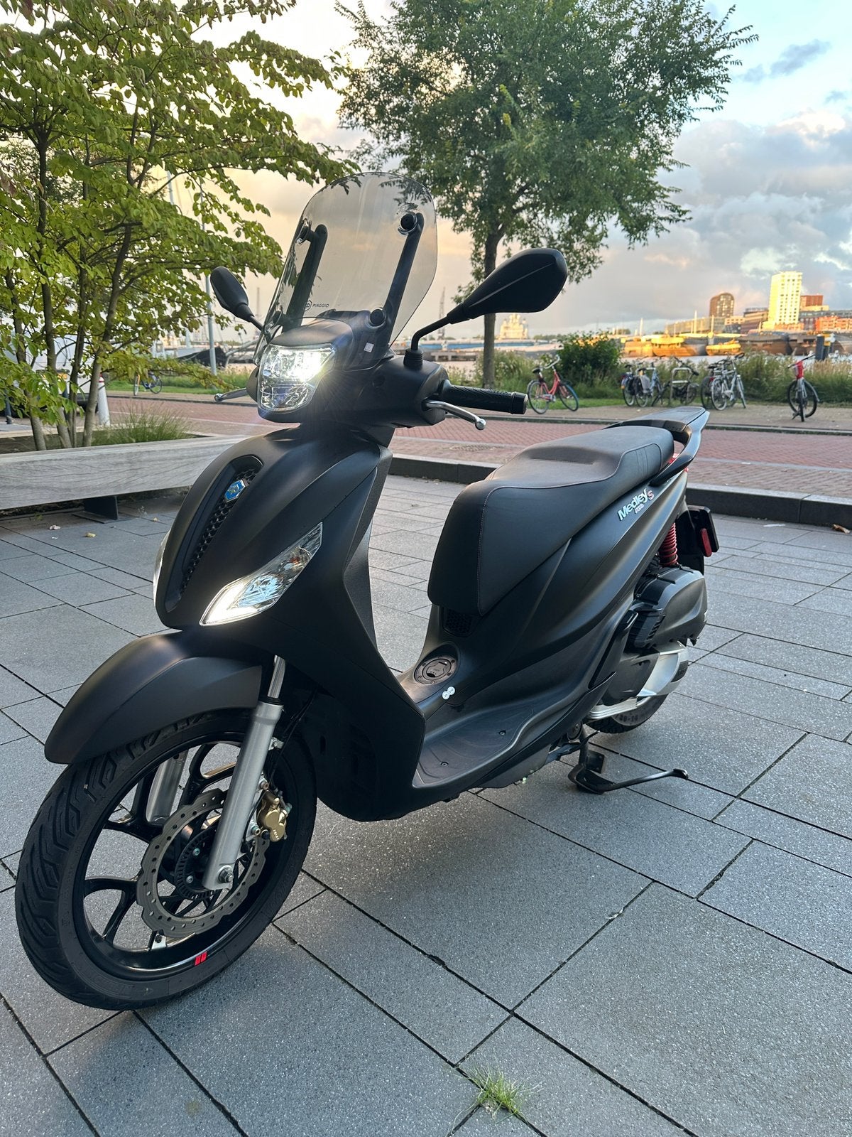 Piaggio Medley 125 2024, Ophalen, Overige modellen, Zo goed als nieuw, Benzine