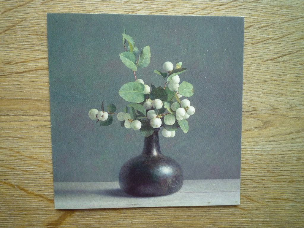 Kunstkaart Henk Helmantel stilleven met sneeuwbes, Ophalen of Verzenden, 1980 tot heden, Overige thema's