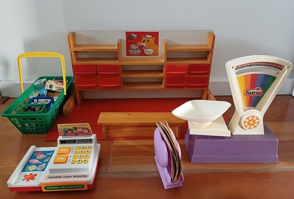 Houten winkeltje (speelgoed) met accesoires, Kinderen en Baby's, Speelgoed | Houten speelgoed, Ophalen of Verzenden, Zo goed als nieuw