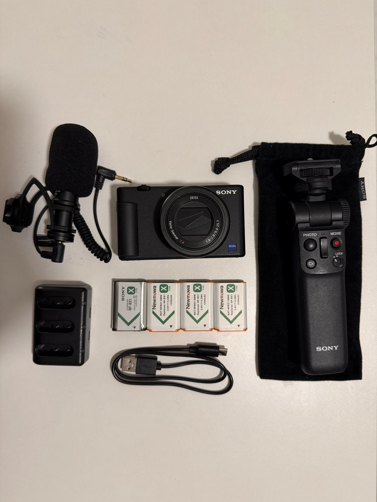 Sony ZV-1 Vlogging Camera Kit met Grip, Microfoon en 4 Accu', Audio, Tv en Foto, Verzenden, Zo goed als nieuw, Sony, 20 megapixels