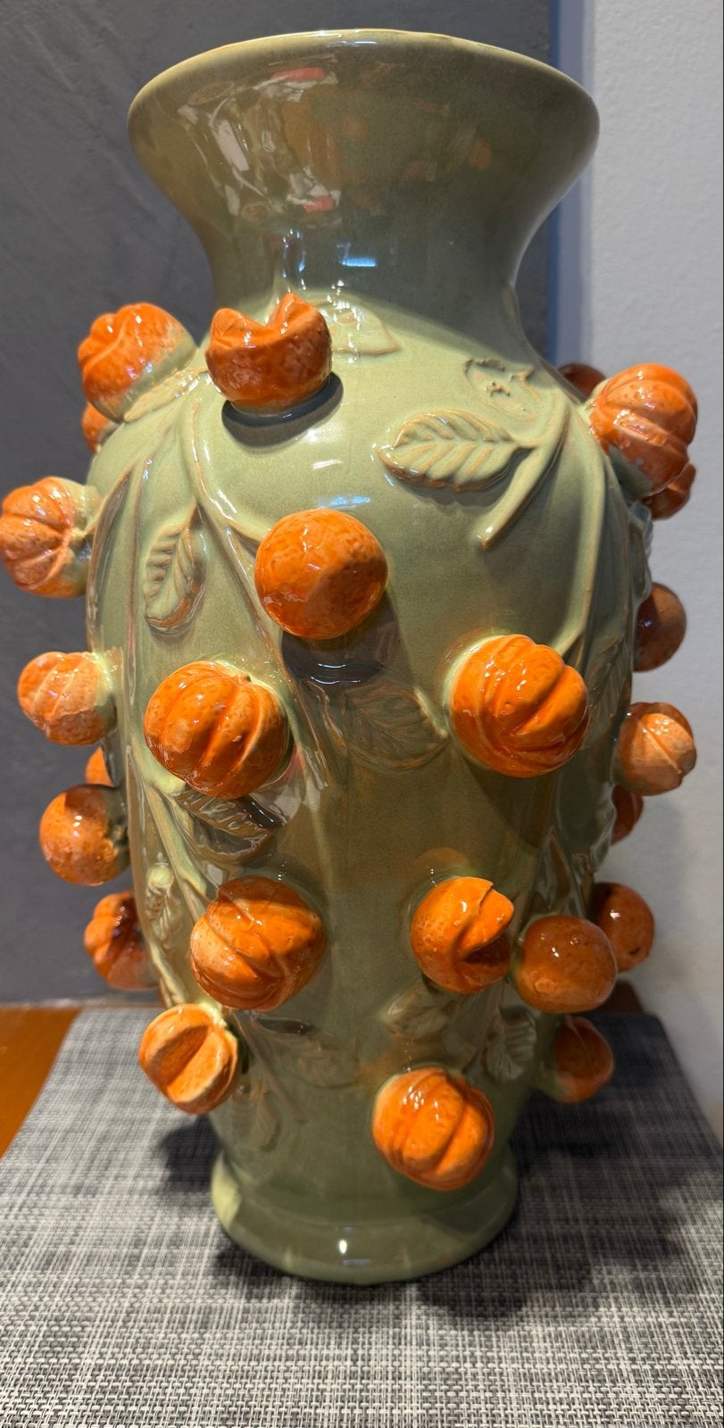 Daan Kromhout Vaas met Oranje Decoratie - 38 cm Hoog, Ophalen