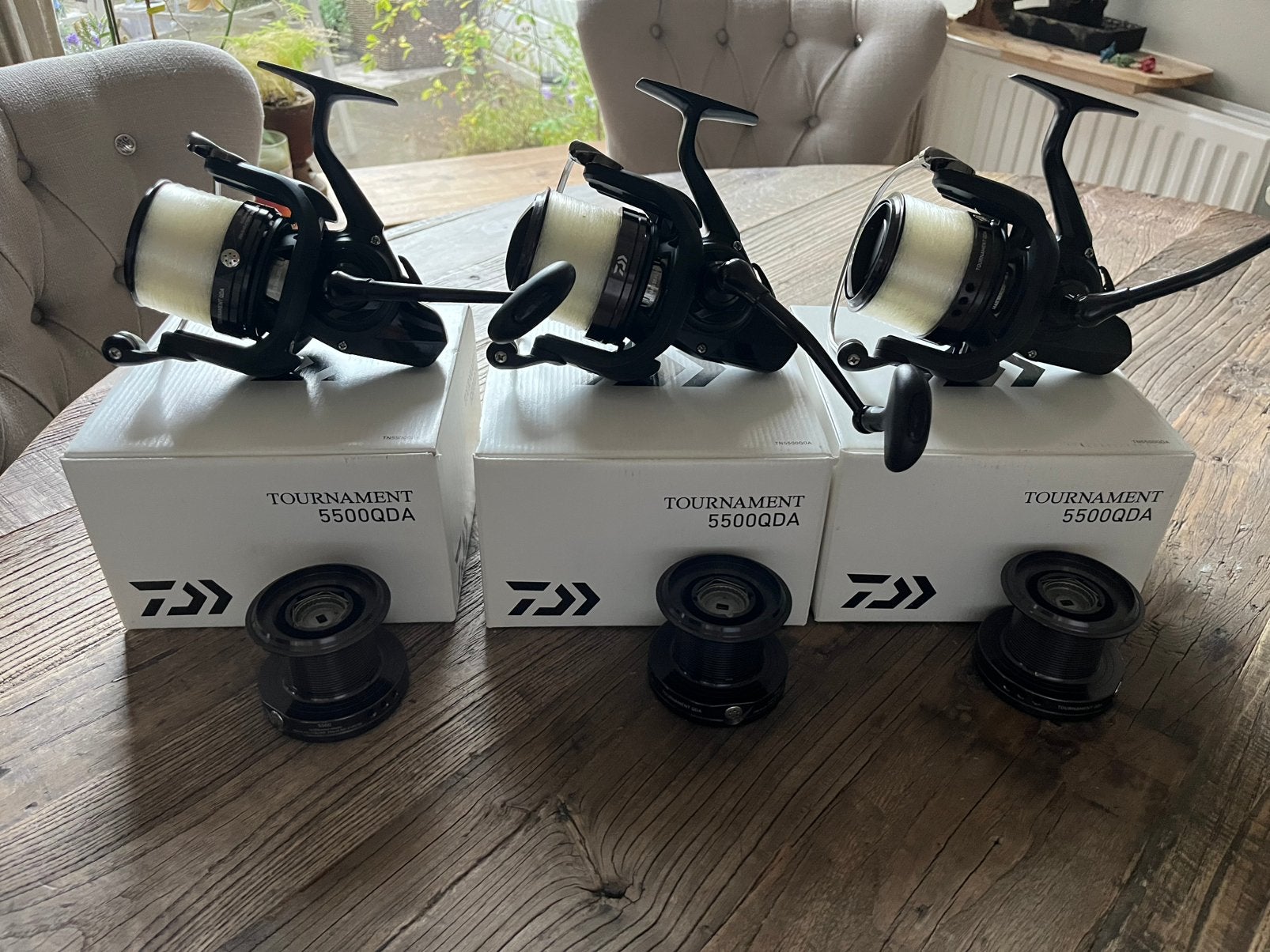 3 Daiwa Tournament 5500QDA + reserve spoelen, Ophalen of Verzenden, Zo goed als nieuw, Molen
