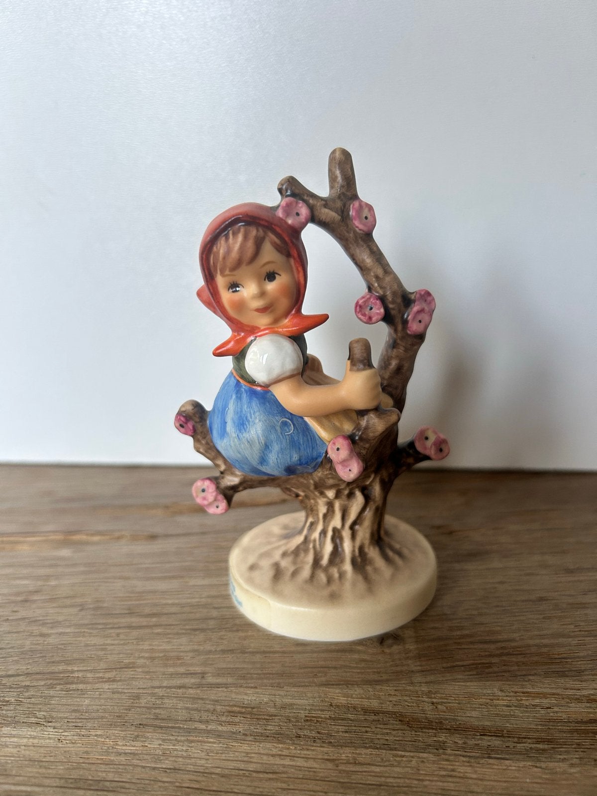 Hummel beeldje "Frühling Apple Tree Girl" Goebel, Ophalen of Verzenden, Zo goed als nieuw, Hummel