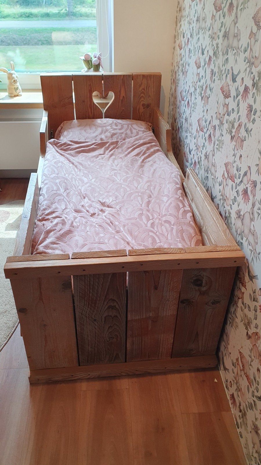 steigerhouten peuterbed met opberglade en matras, Gebruikt, Bruin, 190 cm of minder, Hout