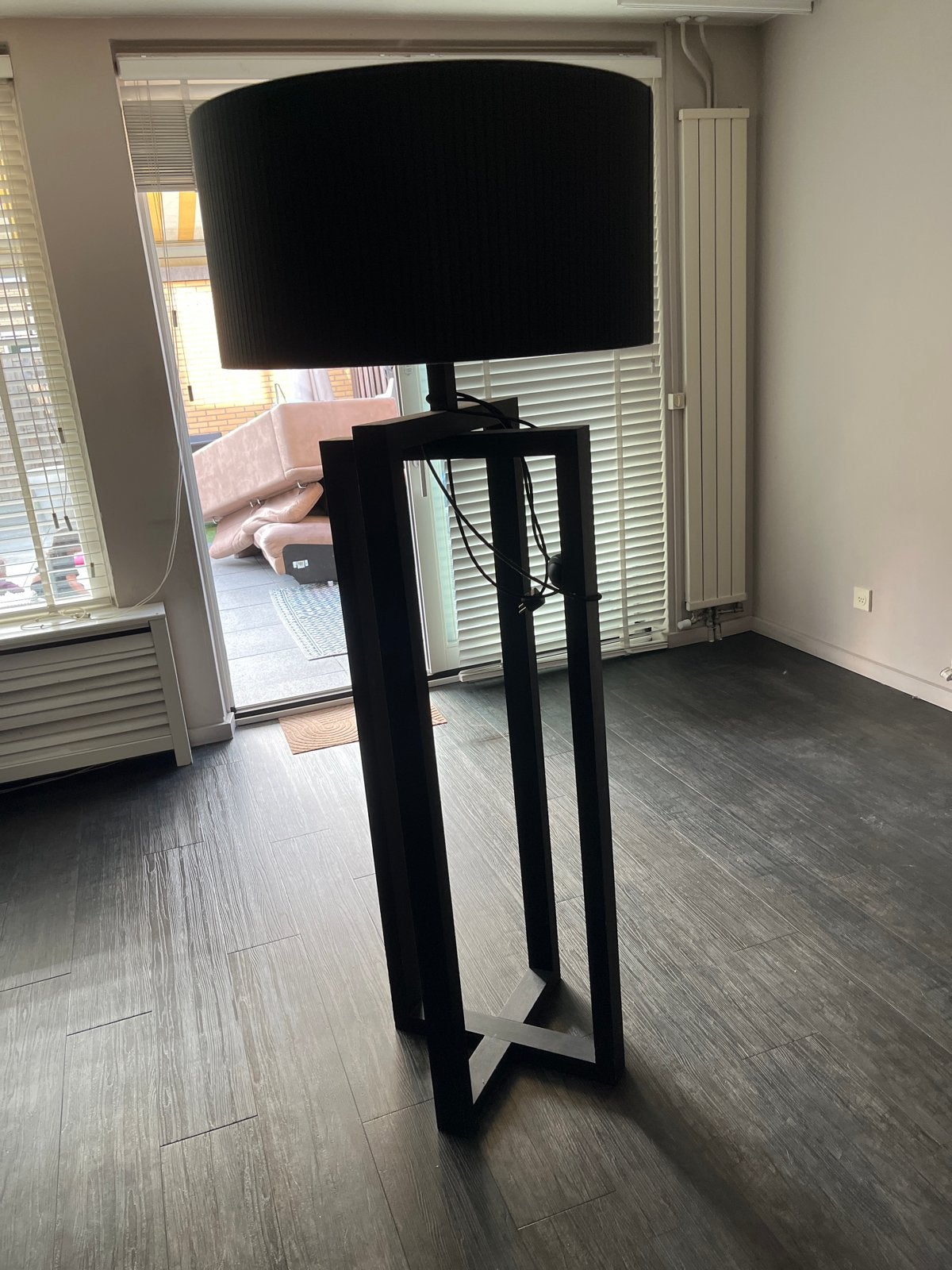 Layer by adje Moderne staande lamp met zwarte kap, Huis en Inrichting, Gebruikt, 150 tot 200 cm, Hout, E27 (groot)