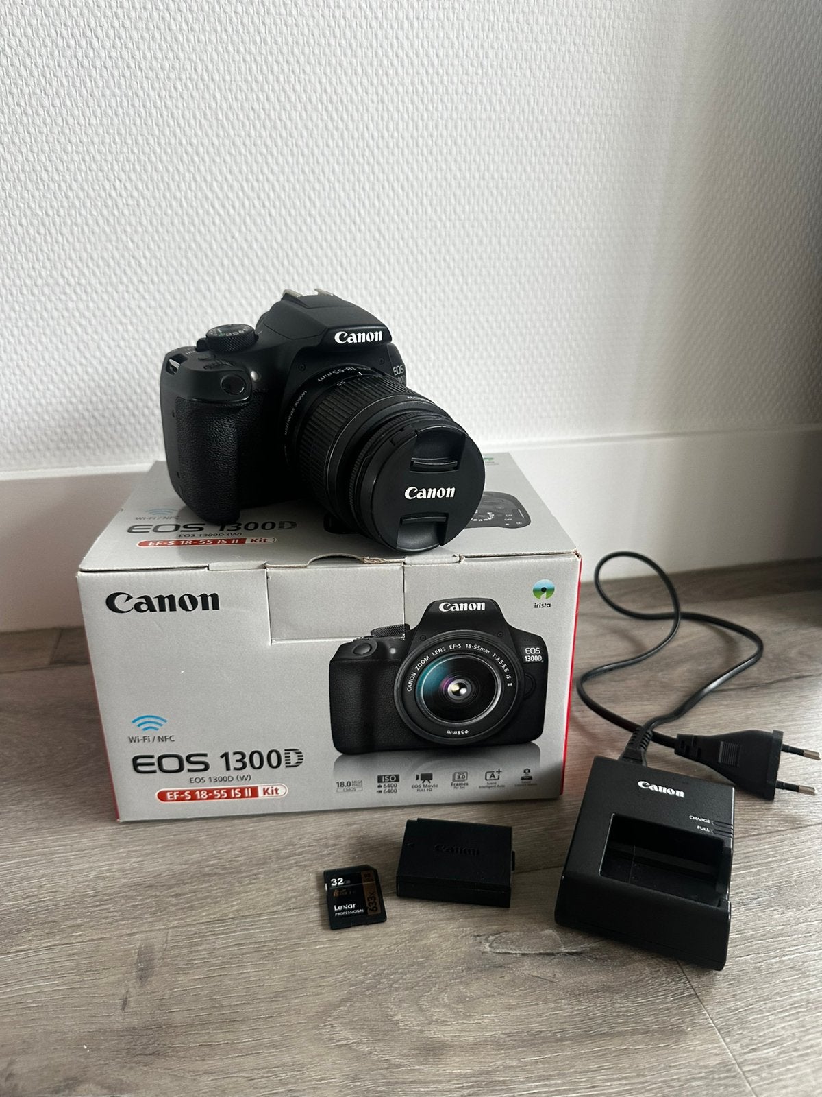 Foto 2 van Canon Eos 1300D/ lens EF-S 18-55 IS II