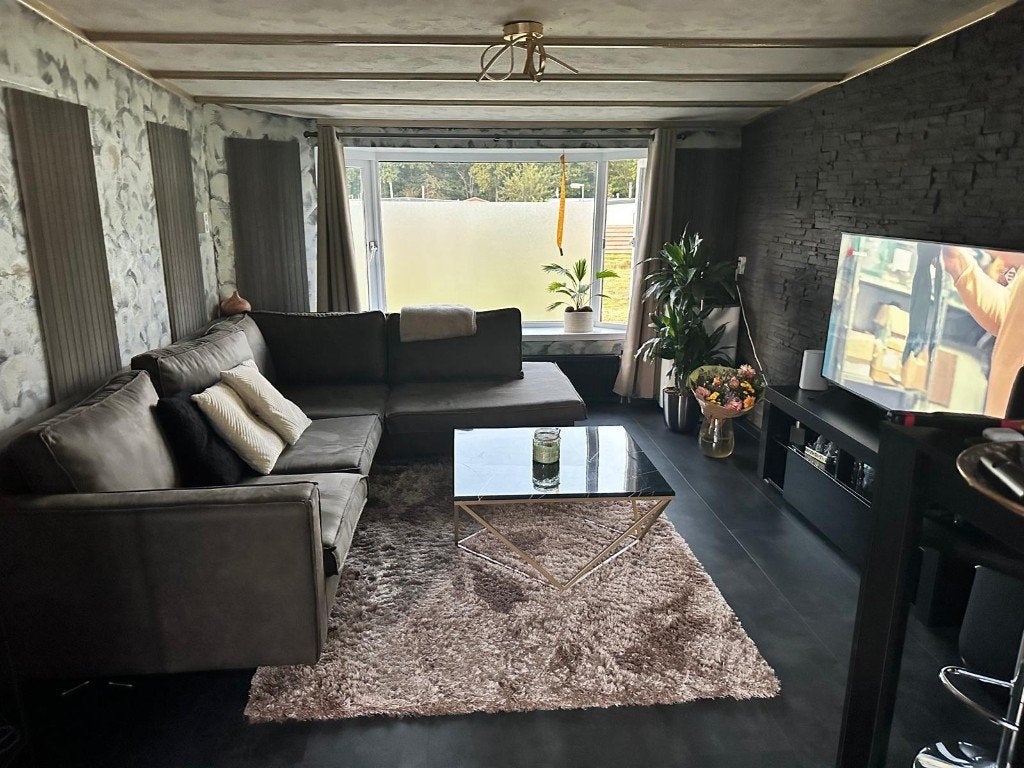 Instapklaar chalet met inventaris in Anloo Drenthe, Caravans en Kamperen, Tot en met 4