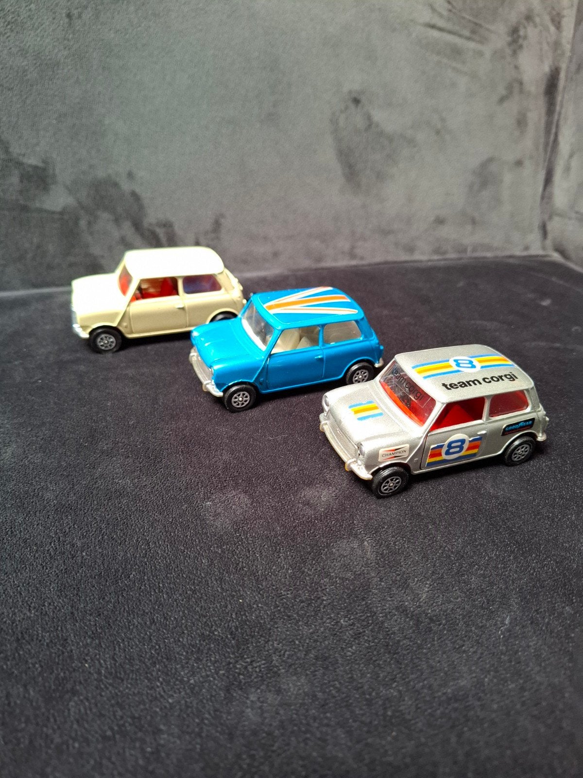corgi Toys mini 1000 made in gr britain Blauw crème zilver, Ophalen of Verzenden, Zo goed als nieuw, Auto