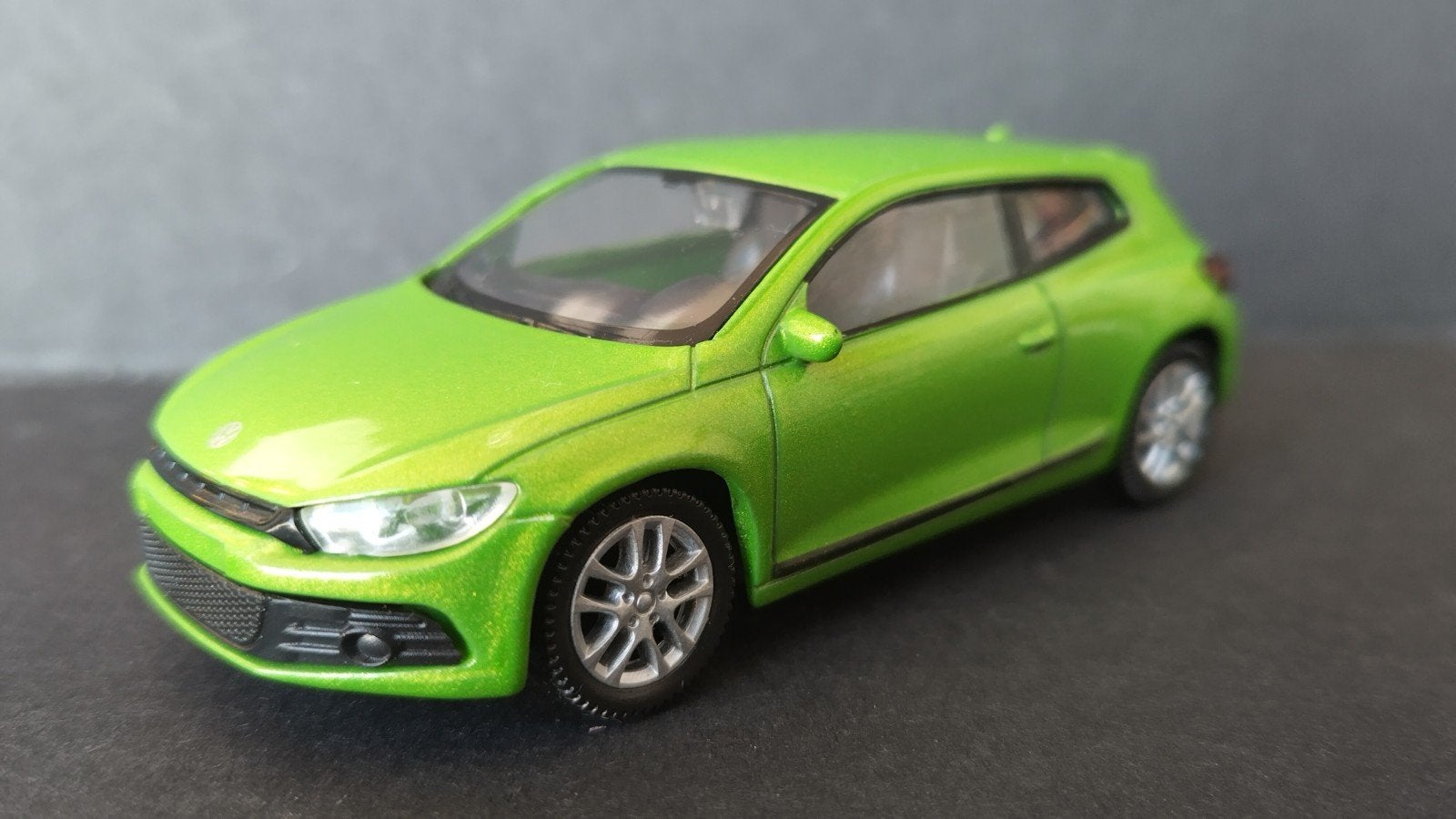 Volkswagen VW Scirocco 1:43 Welly Pol, Overige merken, Auto, Verzenden, .
