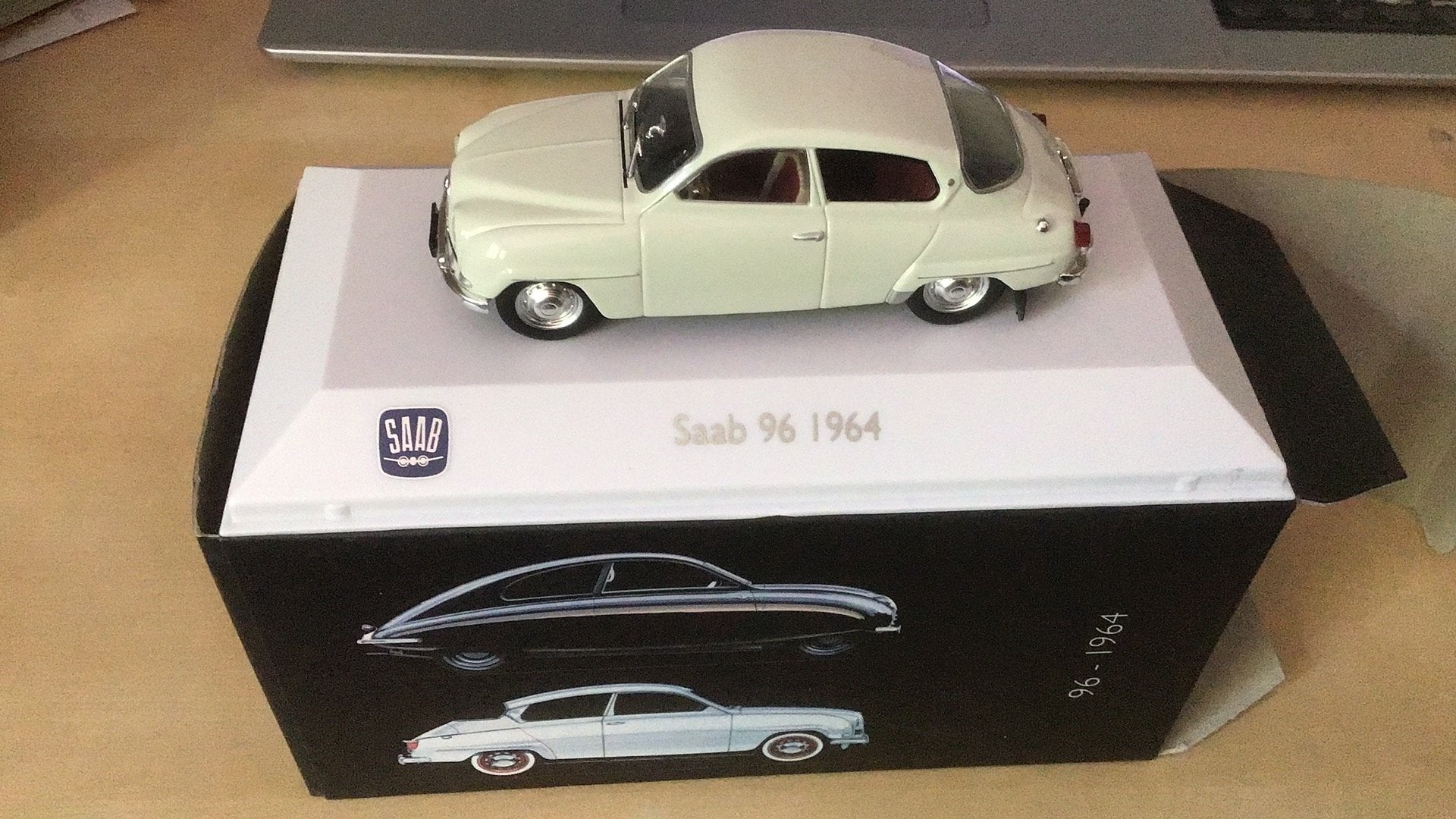 SAAB 96 CAR MUSEUM SELECTION 1964 NIEUW IN DOOS ZO MOOI !!, Hobby en Vrije tijd, Modelauto's | 1:43, Ophalen of Verzenden, Nieuw