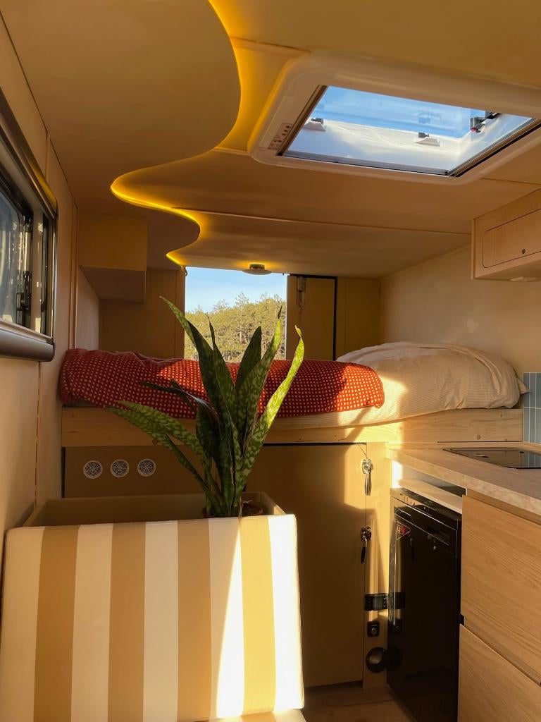 Unieke off-grid bakwagen camper Tiny house, Chemisch toilet, Buscamper of Camperbus, Koelkast, Volkswagen