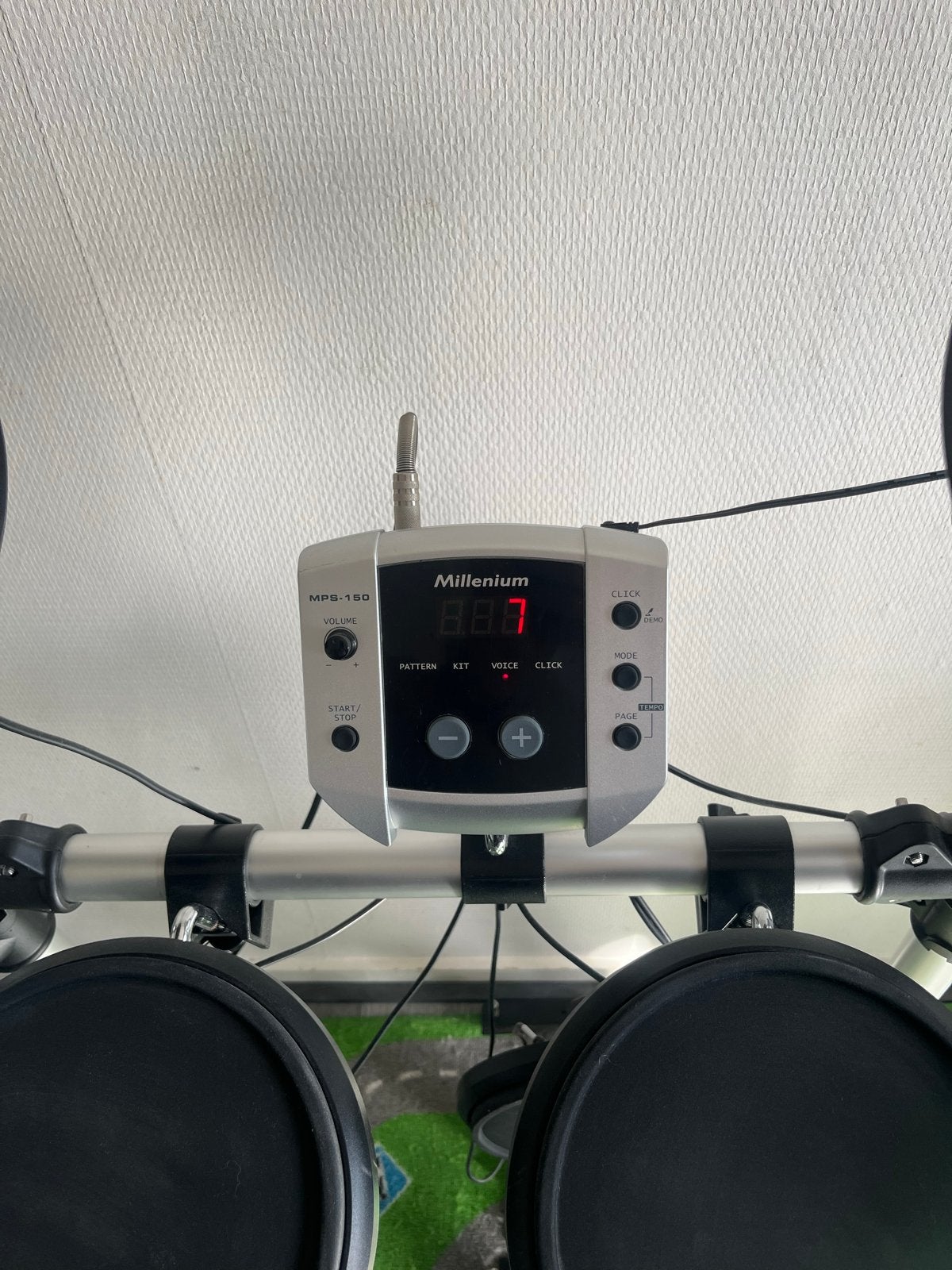 Foto 5 van Millennium MPS-150 Elektrisch drumstel met versterker.