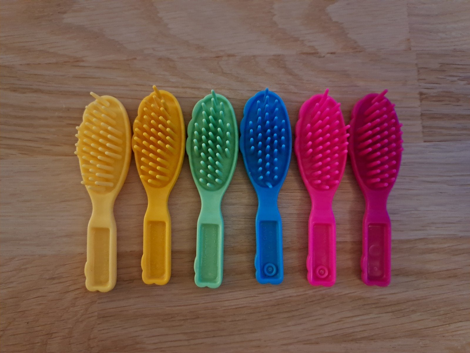 6 Barbie borstels in diverse kleuren