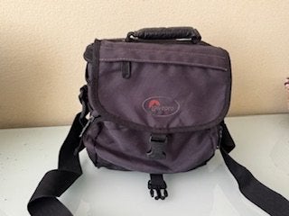 Lowepro Nova Mini cameratas - Compact, Gevoerd, Ophalen of Verzenden, Zwart, Schoudertas
