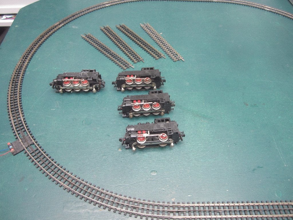 TRIX-EXPRESS     4  locomotieven en railovaal, Hobby en Vrije tijd, Modeltreinen | H0, Gebruikt, Trix, Ophalen of Verzenden, Gelijkstroom