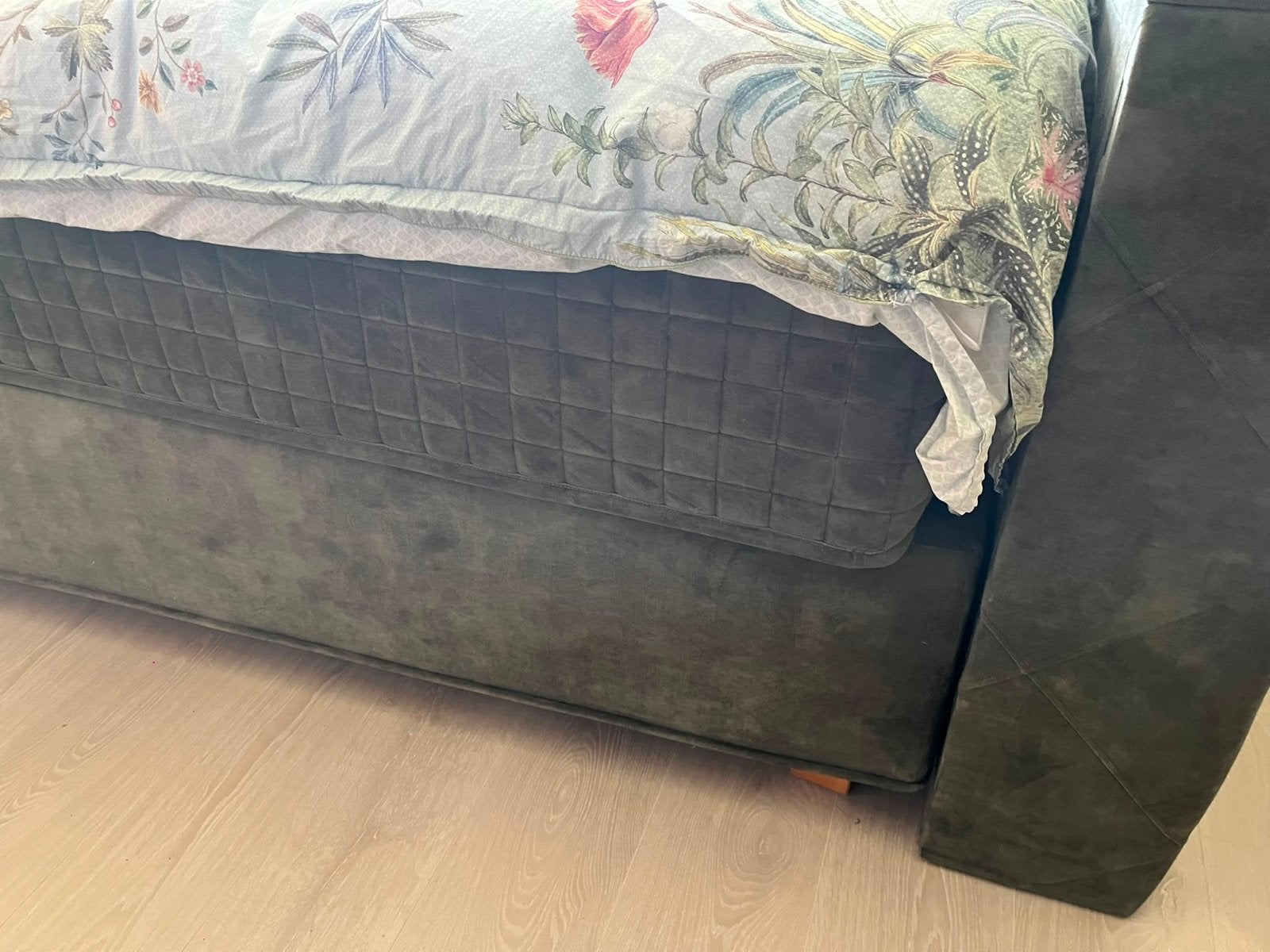 Swiss Sense Boxspring Royal met TV lift (optioneel met TV), Ophalen, Verstelbaar, Tweepersoons, Zo goed als nieuw