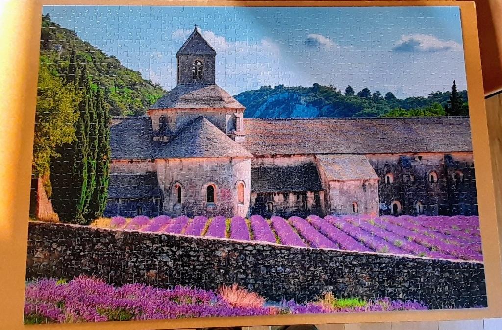 Legpuzzel Provence, Senanque Monastry, Frankrijk 1000 stukje, Ophalen of Verzenden, 500 t/m 1500 stukjes, Zo goed als nieuw, Legpuzzel