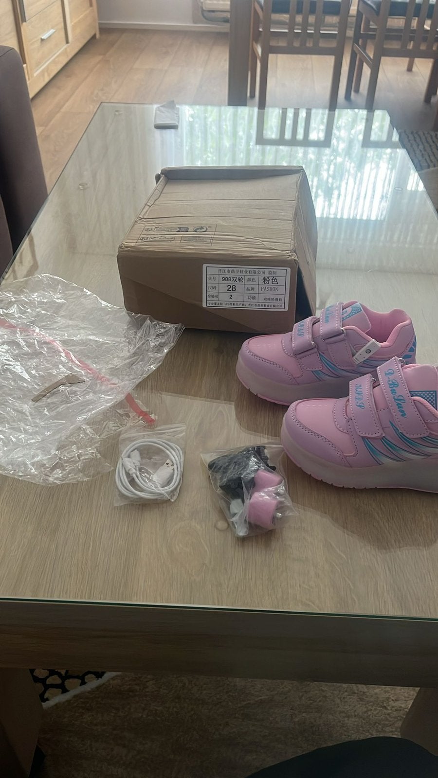 Nieuwe roze LED kinderschoenen maat 28 – USB oplaadbaar, Huis en Inrichting, Complete inboedels, Ophalen