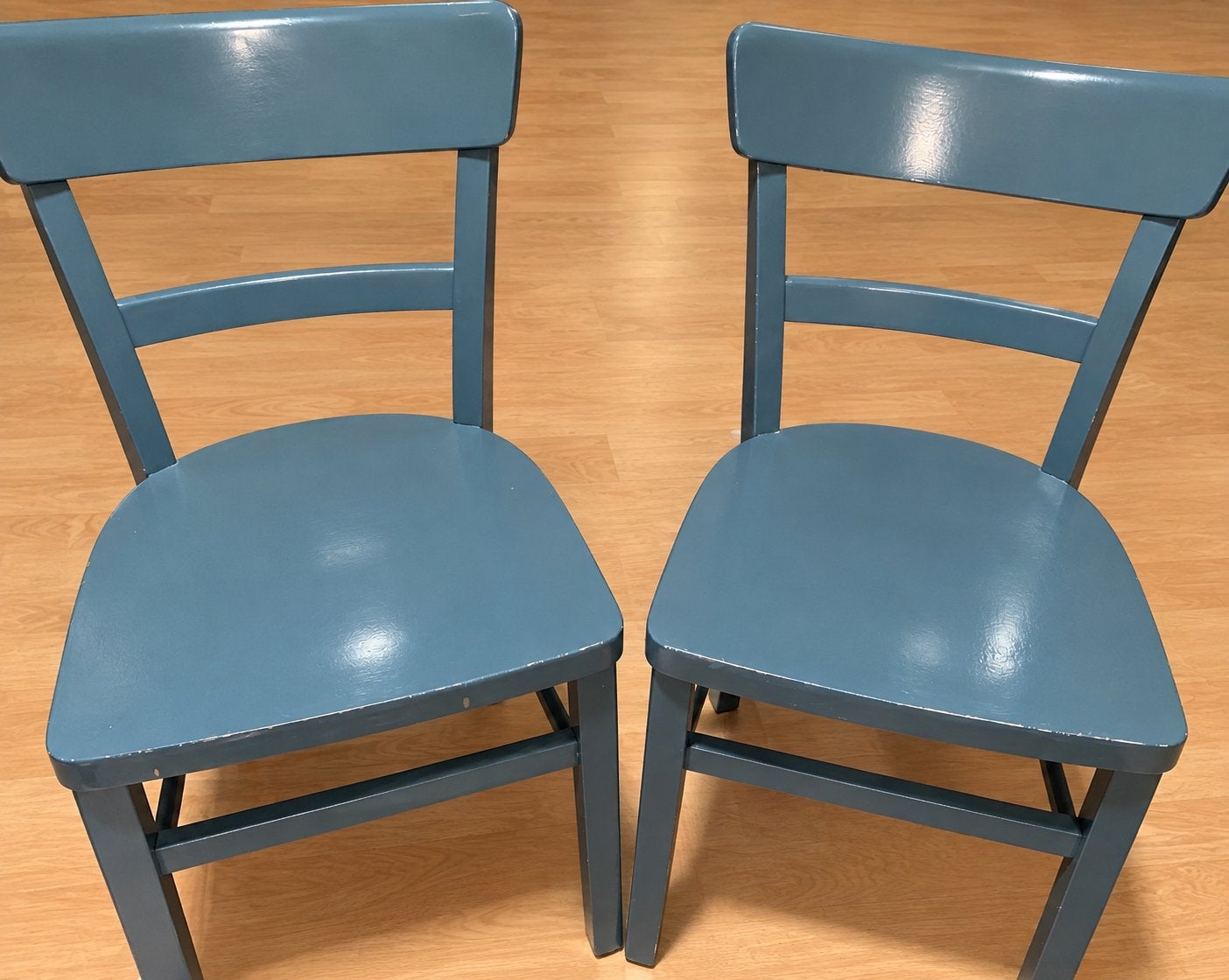 Set van 2 blauwe houten stoelen - Gebruikt, Huis en Inrichting, Ophalen, Gebruikt, Twee, Blauw