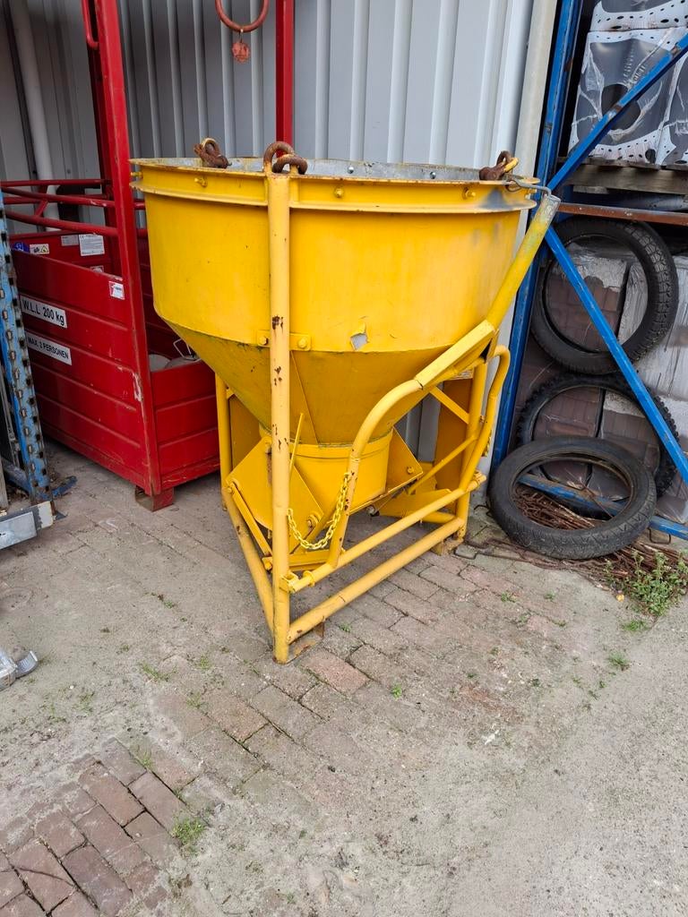 Betonkubel 600L aluminium met stalen frame, Ophalen