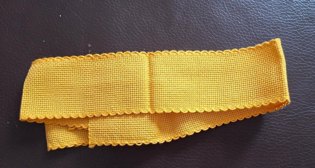 Borduurband: oker kleur met schulprand, Hobby en Vrije tijd, Ophalen of Verzenden, Nieuw, Handborduren, Overige typen