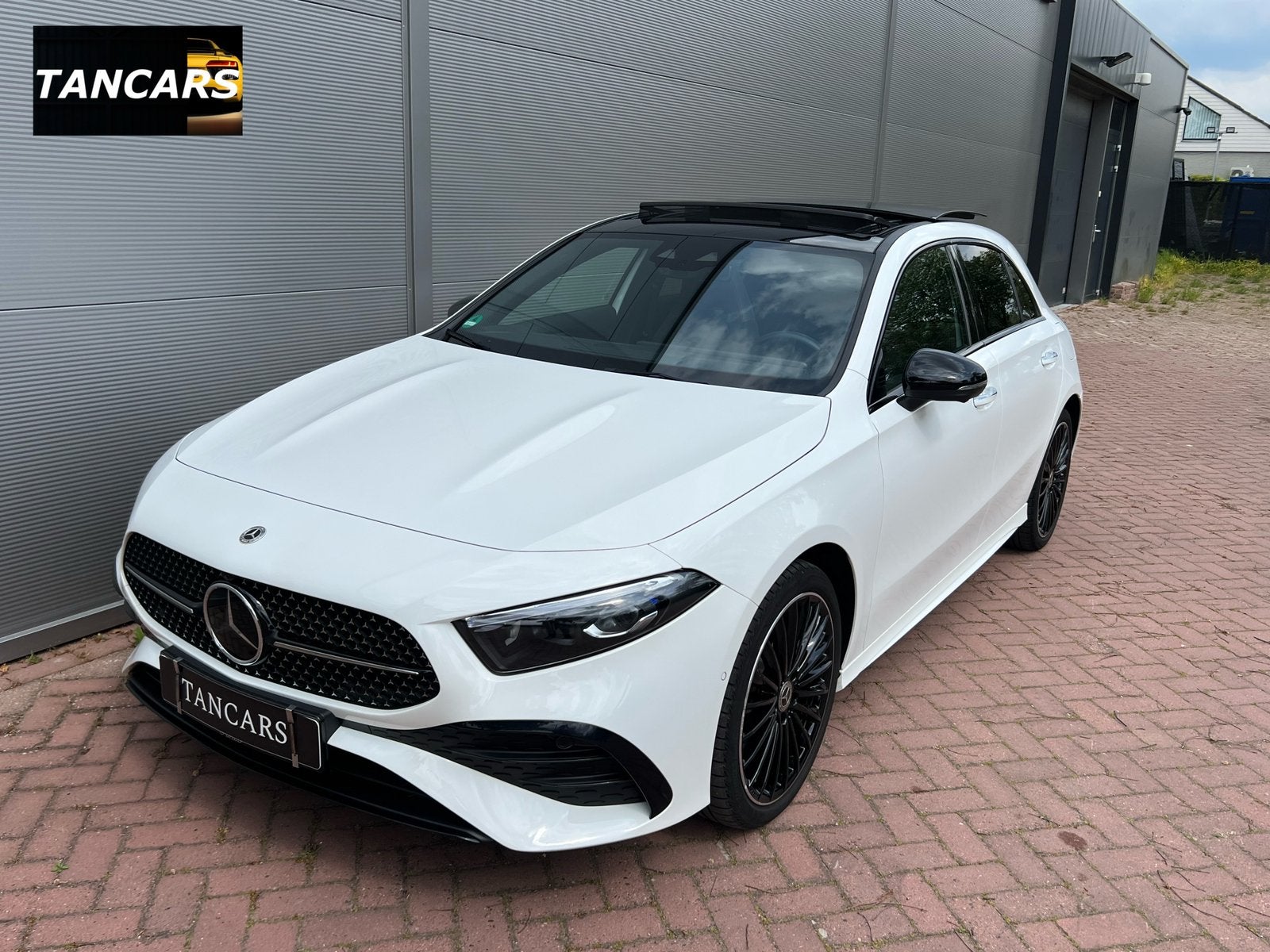 Mercedes-Benz  A250e 218pk AMG/Night | Pano | Memory | HuD, Auto's, 4 cilinders, Met garantie (alle), Wit, Bedrijf