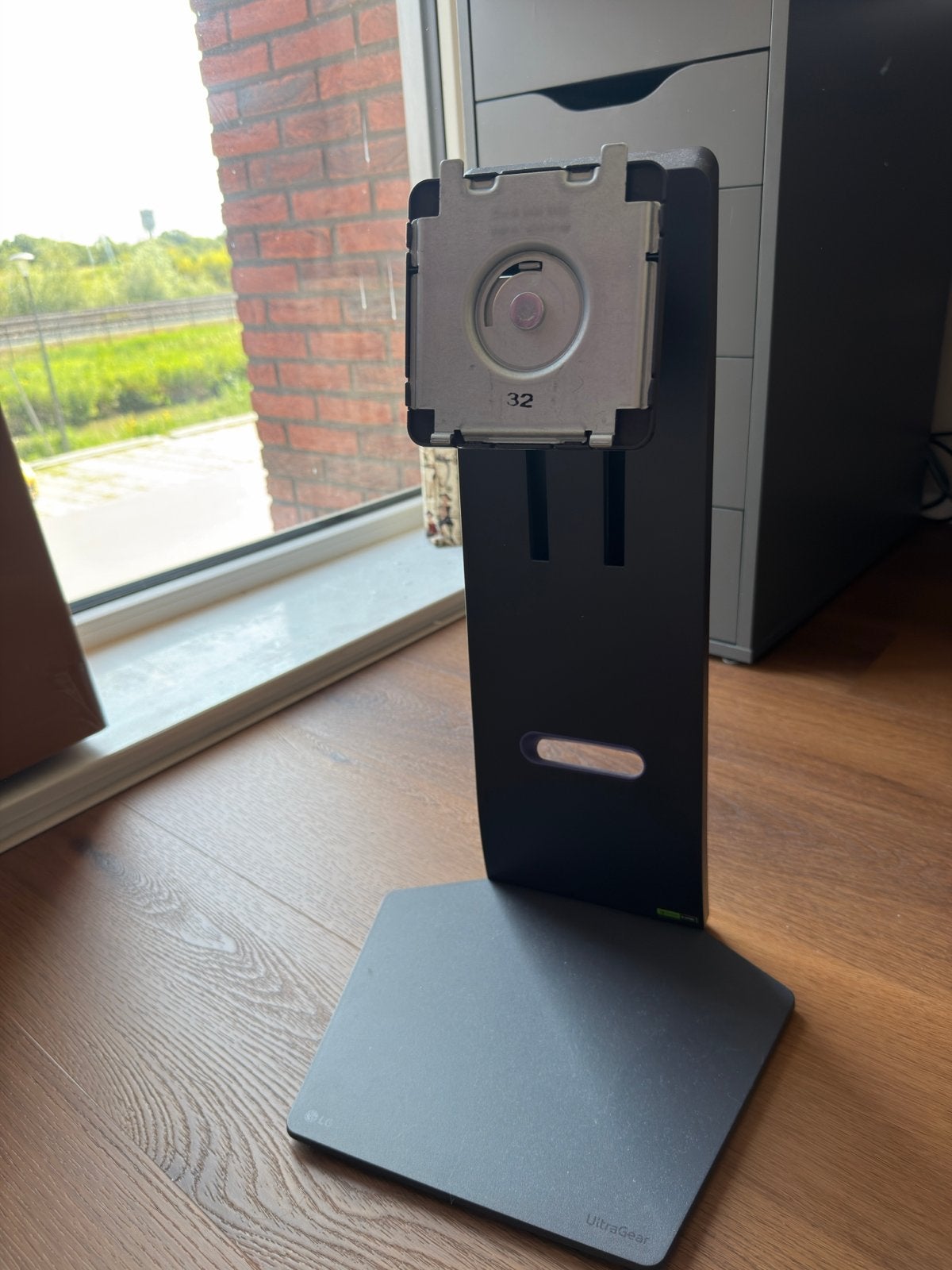 LG Monitor standaard voor 32 inch monitor - Zo goed als nieu, Ophalen of Verzenden, Zo goed als nieuw
