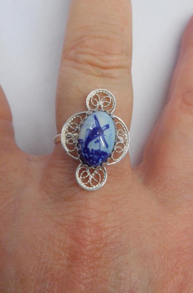 Zilveren ring met delfts blauwe steen maat 16.75 nr.786
