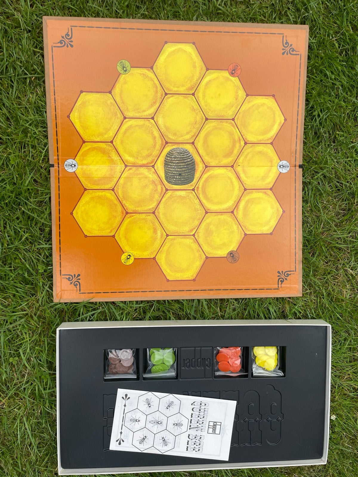 Queen Bee Bordspel - Klassiek familiespel, Drie of vier spelers, Ophalen, Gebruikt
