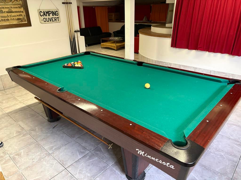 Pooltafel - 9ft professionele tafel in goede gebruikte staat, Sport en Fitness, Biljarten en Poolen, Ophalen, Gebruikt, Pooltafel