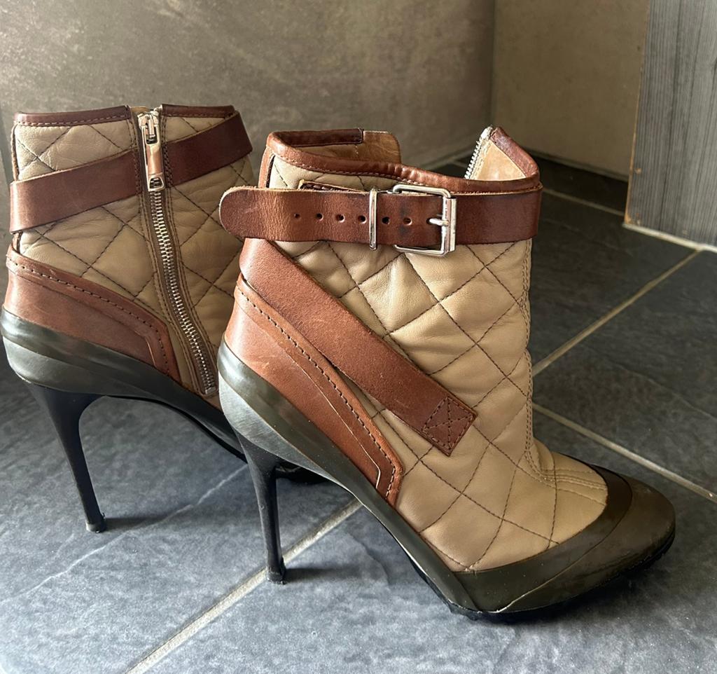 ZGAN Burberry laarsjes maat 39, Bruin, Lage of Enkellaarzen, Ophalen of Verzenden, Zo goed als nieuw