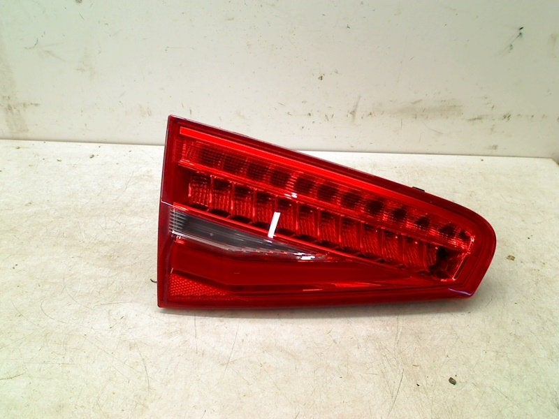 Achterlicht Links Achterklep Audi A4 (B8) 2013 8K5945093AC, Gebruikt, Auto-Union-Straße  1, Ingolstadt 85057, , Duitsland, Info@audi.de