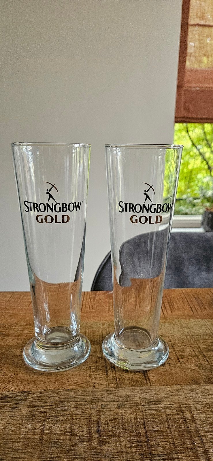 2 Strongbow Gold glazen - Zo goed als nieuw, Overige typen, Ophalen of Verzenden, Zo goed als nieuw, Glas