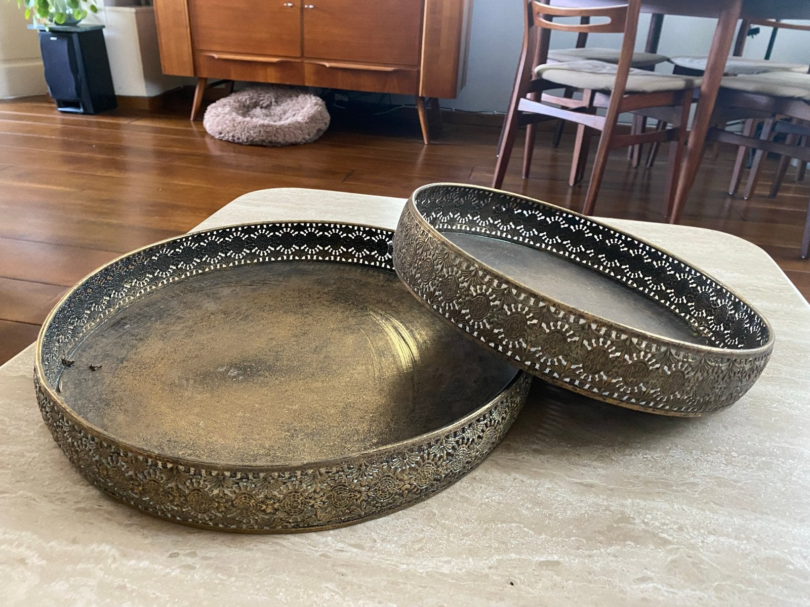 Set van 2 decoratieve dienbladen, goudkleurig metaal, Ophalen