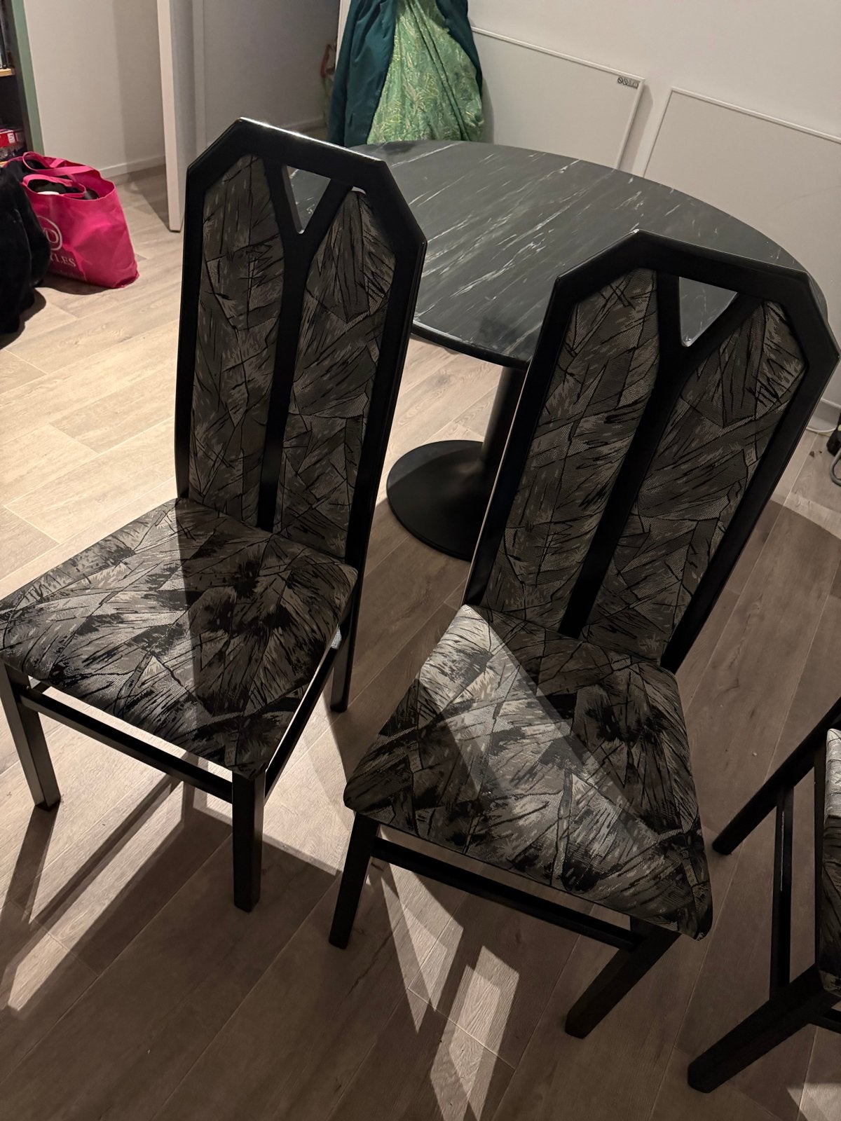 4 eetkamerstoelen - Zwart met patroon, Gebruikt, Zwart, Ophalen of Verzenden, Vier