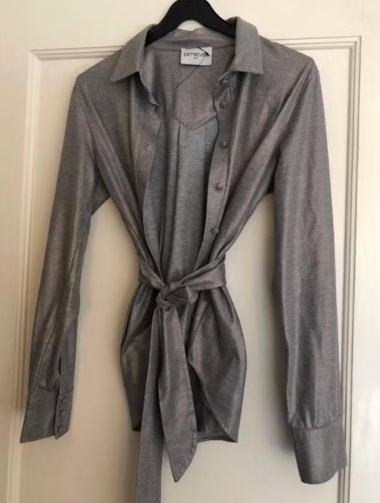 Est'Seven mooie blouse met strikband grijs/zilver mt M ZGAN, Kleding | Dames, Blouses en Tunieken, Maat 38/40 (M), Verzenden, Est'Seven