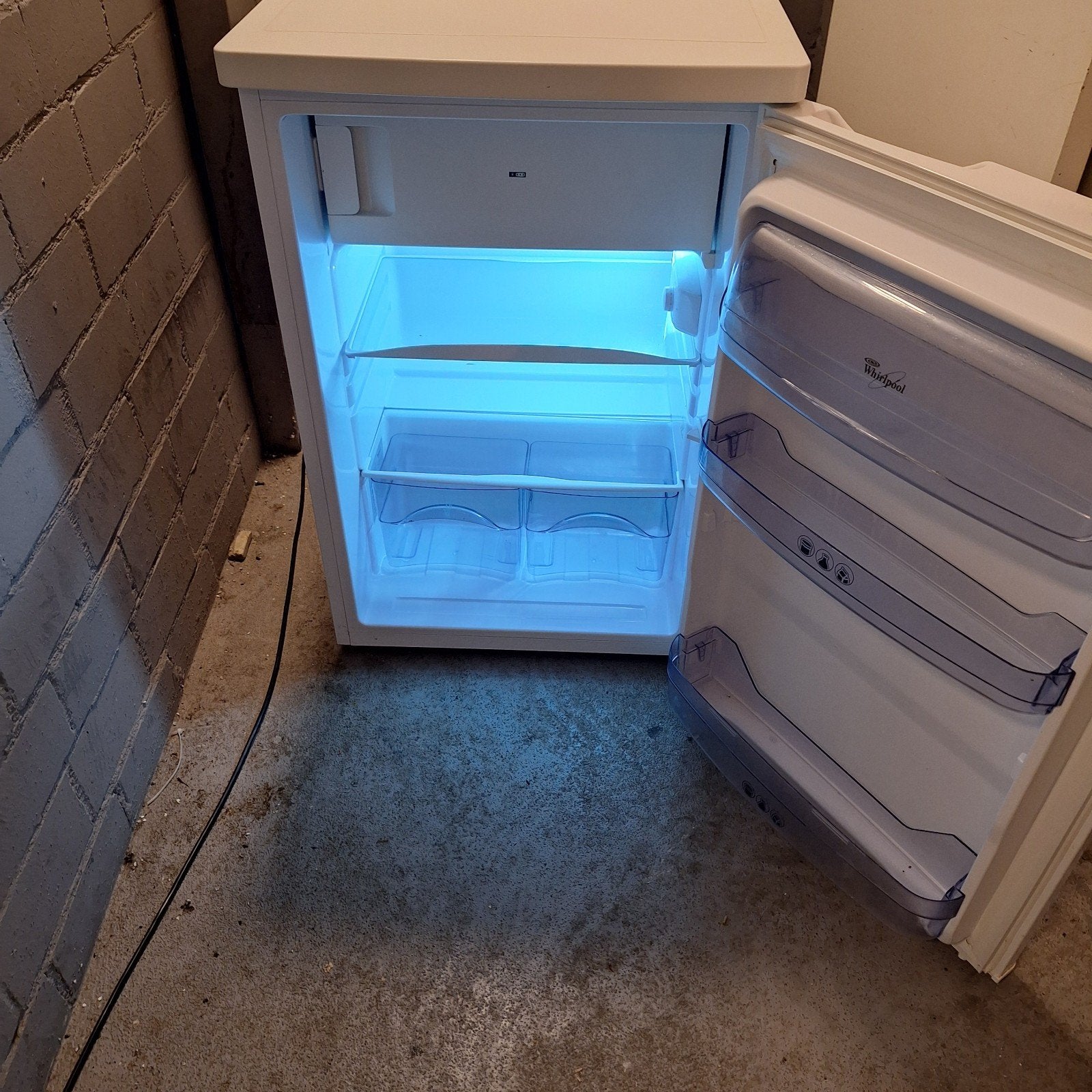 Whirlpool koelkast met vriesvak - bezorging mogelijk, Witgoed en Apparatuur, Ophalen, Gebruikt, Minder dan 85 cm, 100 tot 150 liter