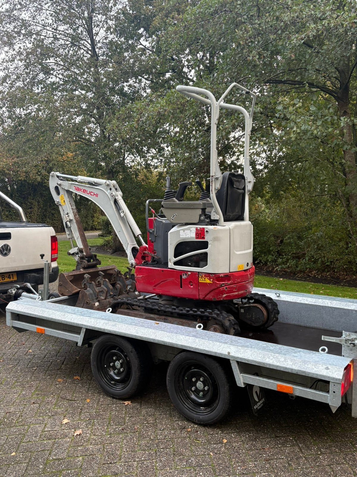 Takeuchi tb210 incl nieuwe machine Transporter graafmachine, Ophalen, Graafmachine