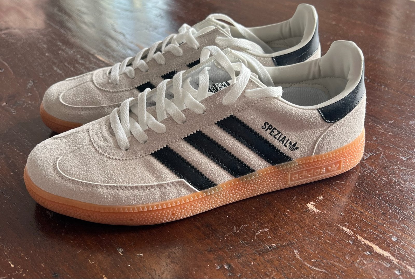 Neppe Adidas Spezial sneakers maat 43 1/3, Ophalen of Verzenden, Zo goed als nieuw, Overige kleuren, Sneakers of Gympen