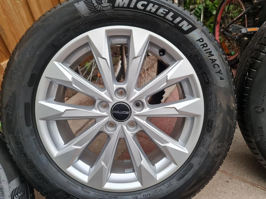VW en Audi velgen en banden. Banden maat 235 - 55 - 18., 18 inch, Nieuw, Ophalen of Verzenden, Personenwagen