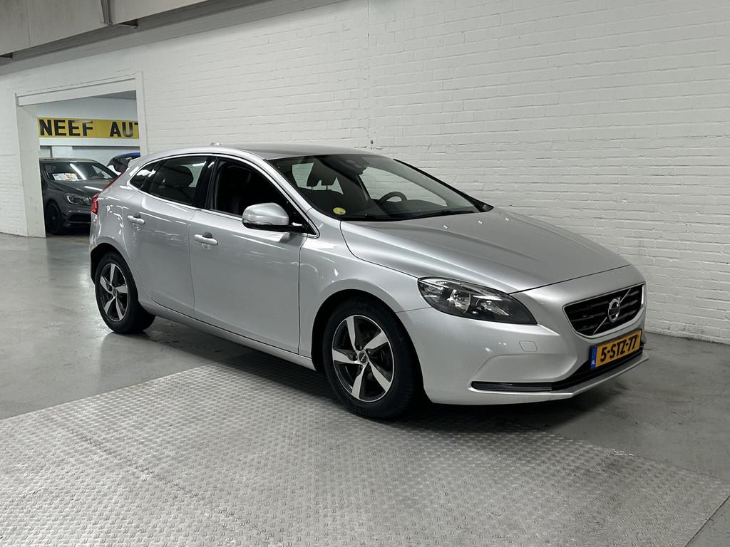 Volvo V40 1.6 D2 Momentum CLIMA /NAVI /CRUISE / ELK.PAKKET, Voorwielaandrijving, Euro 5, Gebruikt, 4 cilinders