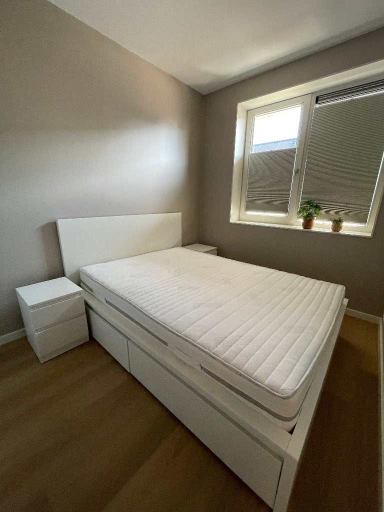 IKEA MALM bed 140x200 + 2 nachtkastjes | Eastborn matras, Ophalen, Wit, Tweepersoons, 140 cm